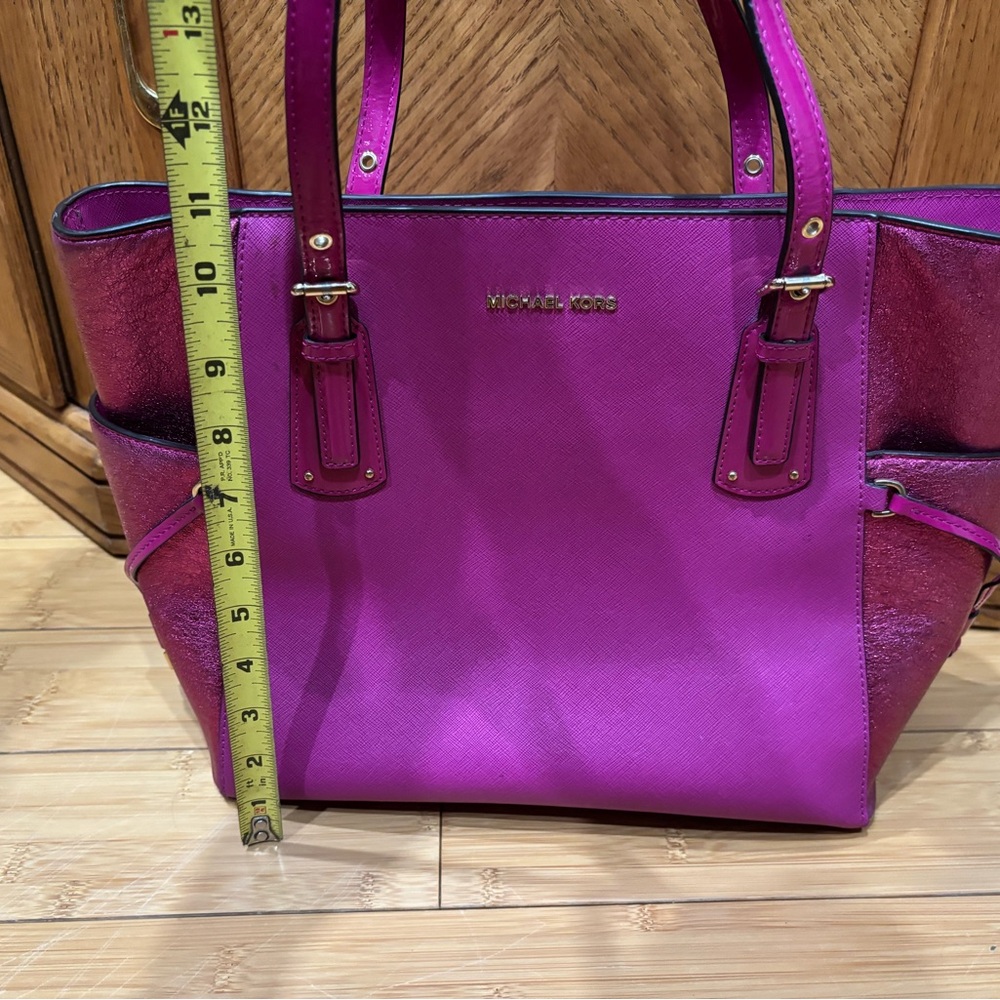 Michael Kors Shimmering Pink Voyager Tote and Matching Wallet Set - Picture 8 of 14